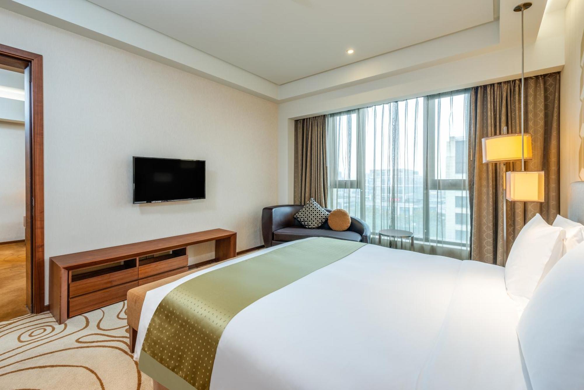 Hongqiao By Ihg - Near By Hongqiao Airport & Necc 5*