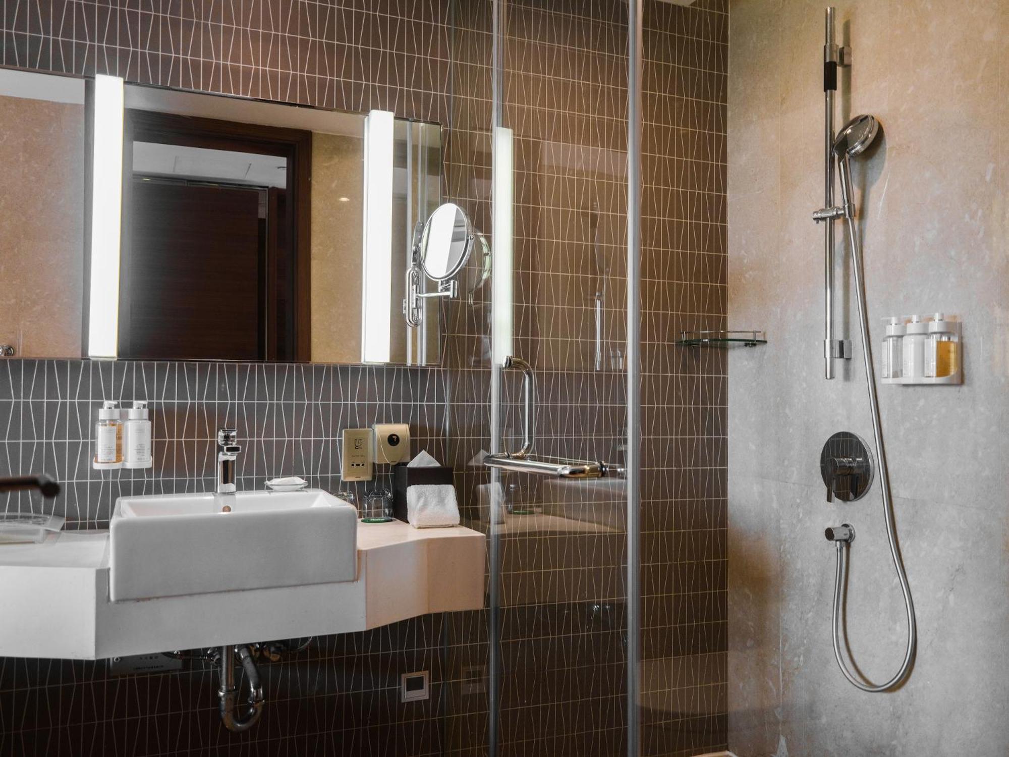 Hongqiao By Ihg Hotel 5*